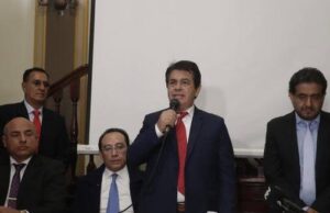 Tomás Gálvez acudió a la Fiscal de la Nación para exigir su reposición