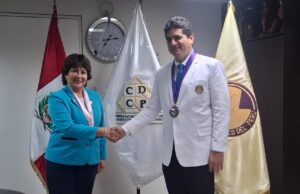 Profesionales deben trabajar con ética y por el bien del país