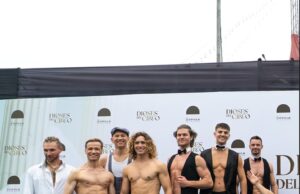 “Dioses del circo espectáculo atrevido y sensual que agrupa a los acróbatas más bellos del mundo”