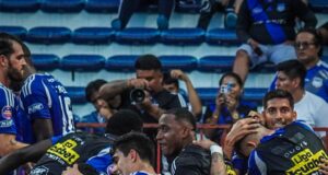 Emelec de Guayaquil con Cueva y Barco logró primer triunfo ante Vinotinto 2-0 en la Liga PRO