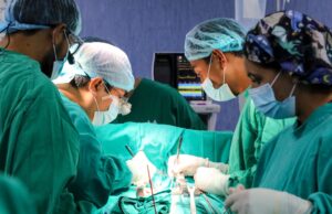Traumatólogos de EsSalud La Libertad reconstruyen la pierna de paciente con tumor óseo