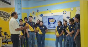 Un maestro que innova la educación en Ucayali a través del podcast y el streaming