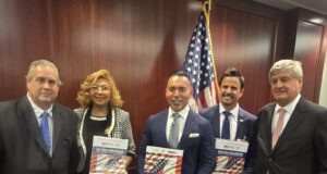 Juan Chipoco, el peruano que conquistó Estados Unidos, es reconocido en El Capitolio