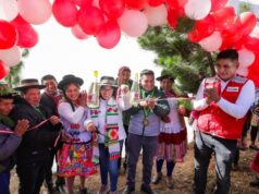 Ayacucho: ministra Leslie Urteaga inaugura fitotoldos para mejorar producción de fresas en Uchuraccay