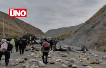 Excluidos del REINFO paralizan 7 carreteras: mineros artesanales protestan por exclusión masiva