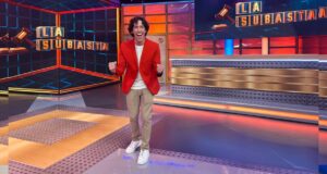 Mateo Garrido Lecca debuta como conductor en América con “La Subasta”, acompañado por Verónica Linares y Rebeca Escribens