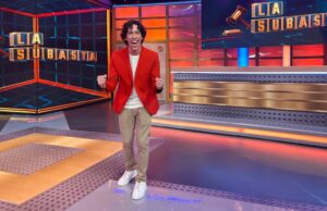 Mateo Garrido Lecca debuta como conductor en América con “La Subasta”, acompañado por Verónica Linares y Rebeca Escribens