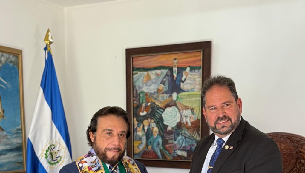 Embajador Luis Suárez en visita protocolar a El Salvador