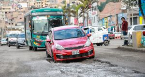 Fernando Velasco pone en aprietos a burgomaestre de Lima por estado de las pistas en Chorrillos