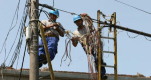 Empresas eléctricas tienen hasta marzo de 2026 para retirar cableado aéreo en desuso