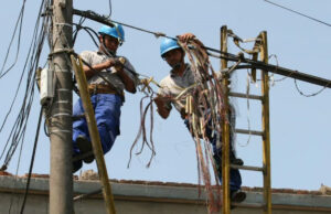 Empresas eléctricas tienen hasta marzo de 2026 para retirar cableado aéreo en desuso