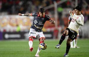 Cienciano lo empató en los descuentos a Universitario 1-1 en intenso partido jugado en Cusco