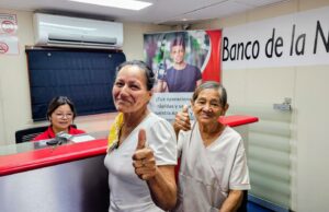 Loreto: Más de 300 abuelitos de comunidades amazónicas reciben por primera vez tarjetas para cobros y transferencias bancarias en PIAS Fluviales