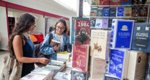 Los libros políticos de la feria imaginaria