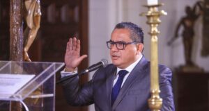 Juan José Santiváñez: congresistas, ministros y algunos especialistas lo defienden