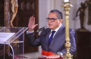 Juan José Santiváñez: congresistas, ministros y algunos especialistas lo defienden