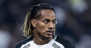 André Carrillo será operado del tobillo izquierdo y se perderá el resto de la temporada 2025