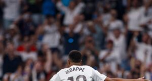 Real Madrid le ganó a Osasuna en el inicio de la Liga de España con gol de penal de Mbappé