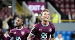 Oliver Sonne anotó gol del triunfo del Burnley sobre el Derby County por 2-1 y avanzó de ronda en la Carabao Cup