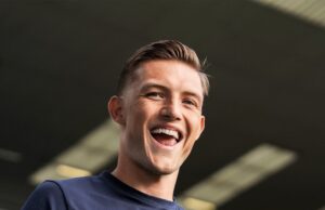 Oliver Sonne feliz de anotar su primer gol por el Burnley que clasificó a siguiente fase de la Carabao Cup