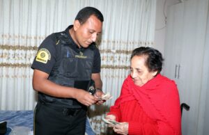 Midis: Pensión 65 amplía el pago a domicilio de la subvención económica a 130 usuarios que superan los 100 años