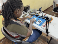 Capacitación en reparación de celulares empodera a mujeres beliceñas