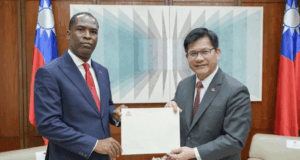 Ministro de Relaciones Exteriores Lin recibe a nuevos embajadores de Haití, el Paraguay y Belice