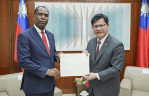 Ministro de Relaciones Exteriores Lin recibe a nuevos embajadores de Haití, el Paraguay y Belice
