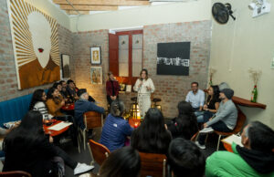 Stand up «Metidas de Pata» expone la crisis del burnout en Perú y el mundo en Casa Bulbo en Barranco