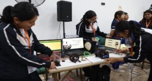 Minedu premia el talento estudiantil y docente por innovar con inteligencia artificial y robótica en Hackathon 2025