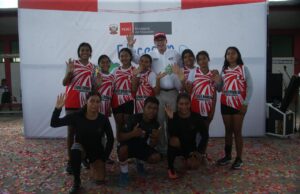 Gobierno entrega título de propiedad a colegio de Santa Rosa de Loreto y refuerza educación con tecnología,libros y conectividad