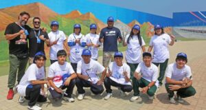 Niños de Lurín pintan uno de los murales temáticos más grandes del Perú