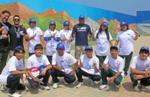 Niños de Lurín pintan uno de los murales temáticos más grandes del Perú