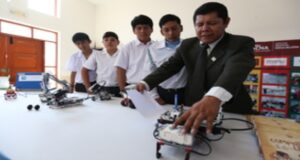 MINEDU: Más de 32 mil maestros recibirán bono de S/18 000 por mérito y excelencia