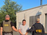 Cae expolicia prófugo por homicidio y extorsión en EEUU