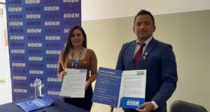 Capacitaciones gratuitas en redes sociales para madres de comedores y vaso de leche de Manchay