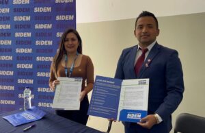 Capacitaciones gratuitas en redes sociales para madres de comedores y vaso de leche de Manchay