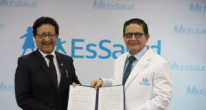 EsSalud cambia a gerente general y asume médico Martín Colca. ¿Cuál es su perfil?