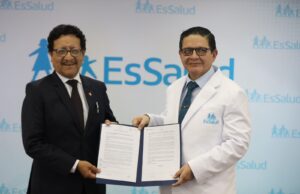 EsSalud cambia a gerente general y asume médico Martín Colca. ¿Cuál es su perfil?