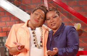 Bartola feliz con su doble “Portola”