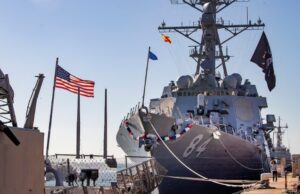 Trump despliega buques de guerra cerca a Venezuela: EEUU advirtió que usará «todo su poder» contra el narcotráfico vinculado a Maduro