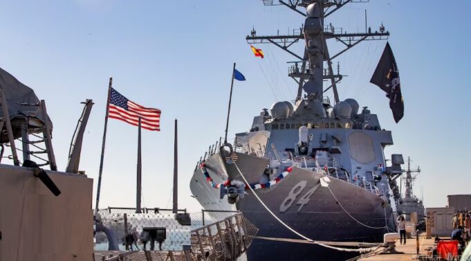 Trump despliega buques de guerra cerca a Venezuela: EEUU advirtió que usará «todo su poder» contra el narcotráfico vinculado a Maduro