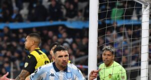 Racing Club clasificó en el final al vencer 3-1 a Peñarol y jugará Cuartos de Libertadores ante Vélez Sarsfield