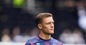 Oliver Sonne debutó en la Premier League con derrota del Burnley ante el Tottenham 3-0