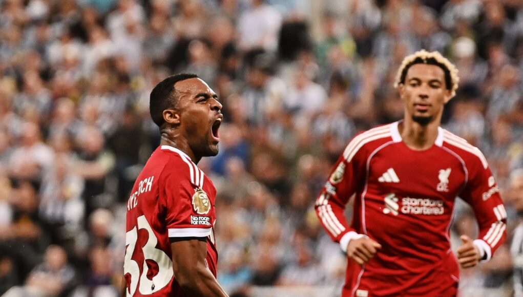 Liverpool ganó en el final al Newcastle 3-2 de visitante y es uno de los líderes en la Premier League
