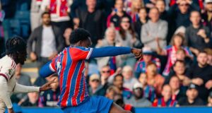 Crystal Palace tumbó al líder de la Premier League Liverpool al vencerlo por 2-1