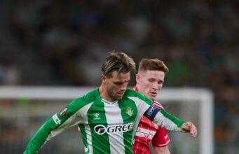 Real Betis salvó empate en casa ante el Nottingham Forest 2-2 en inicio de la Europa League