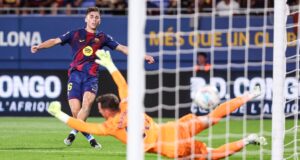 Barcelona goleó al Valencia 6-0 y es escolta del Real Madrid en la Liga de España