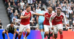 Arsenal le ganó al Newcastle 2-1 de visitante y es el nuevo escolta del Liverpool en la Premier League