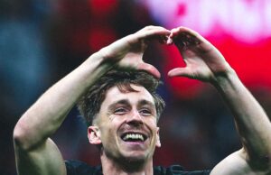 A.C. Milán derrotó a Nápoles 2-1 y junto a la Roma son los tres que lideran el Calcio Italiano